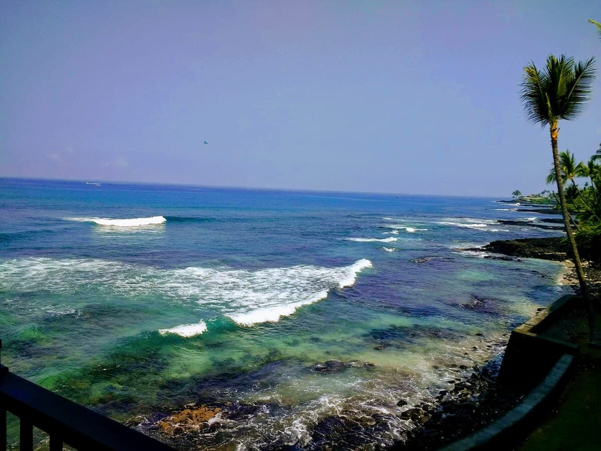 Condo in Kailua-Kona · ★4.94 · 2 bedrooms · 2 beds · 2 baths - Photo 2