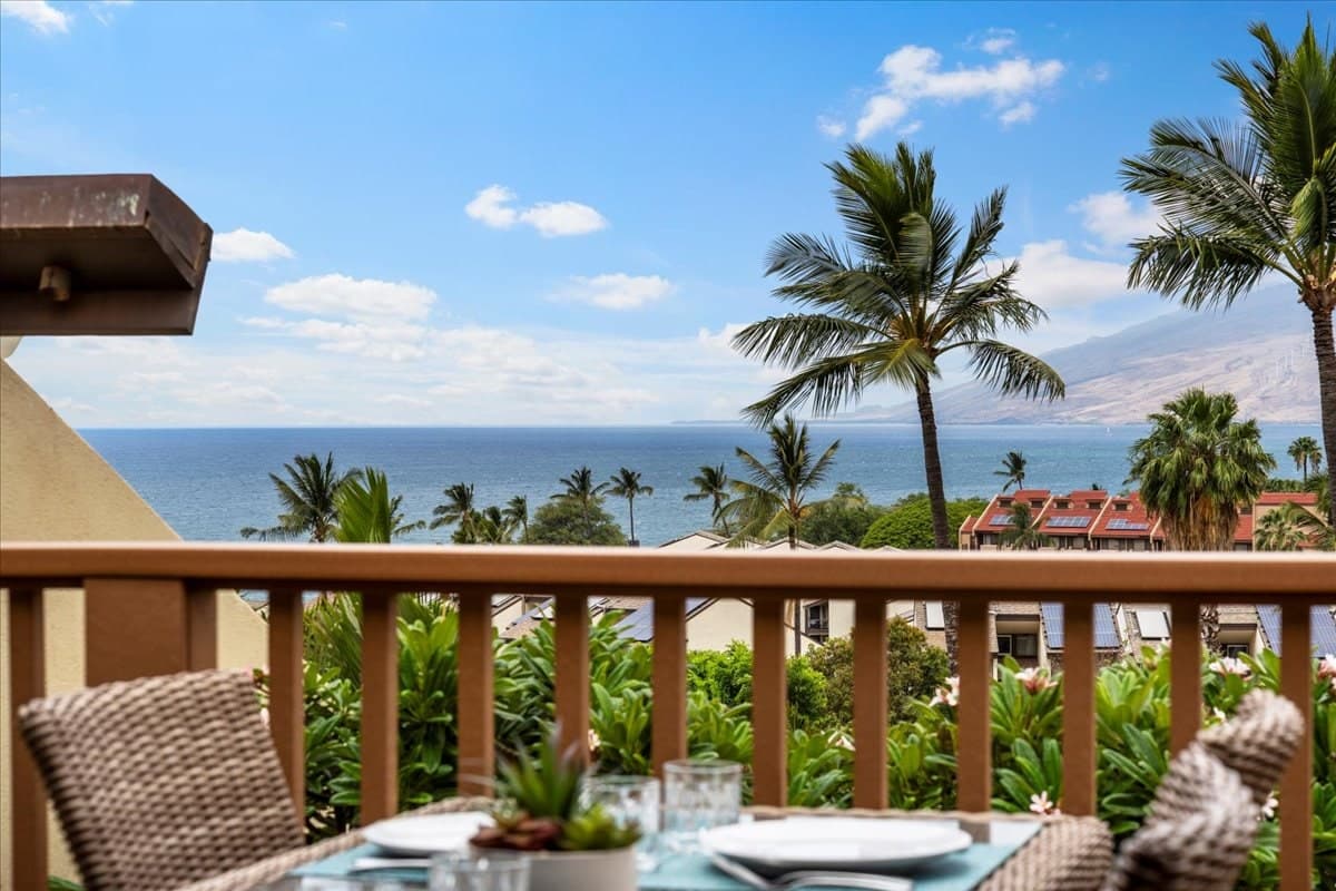 Condo in Kihei · ★4.9 · 2 bedrooms · 2 beds · 2 baths - Photo 2