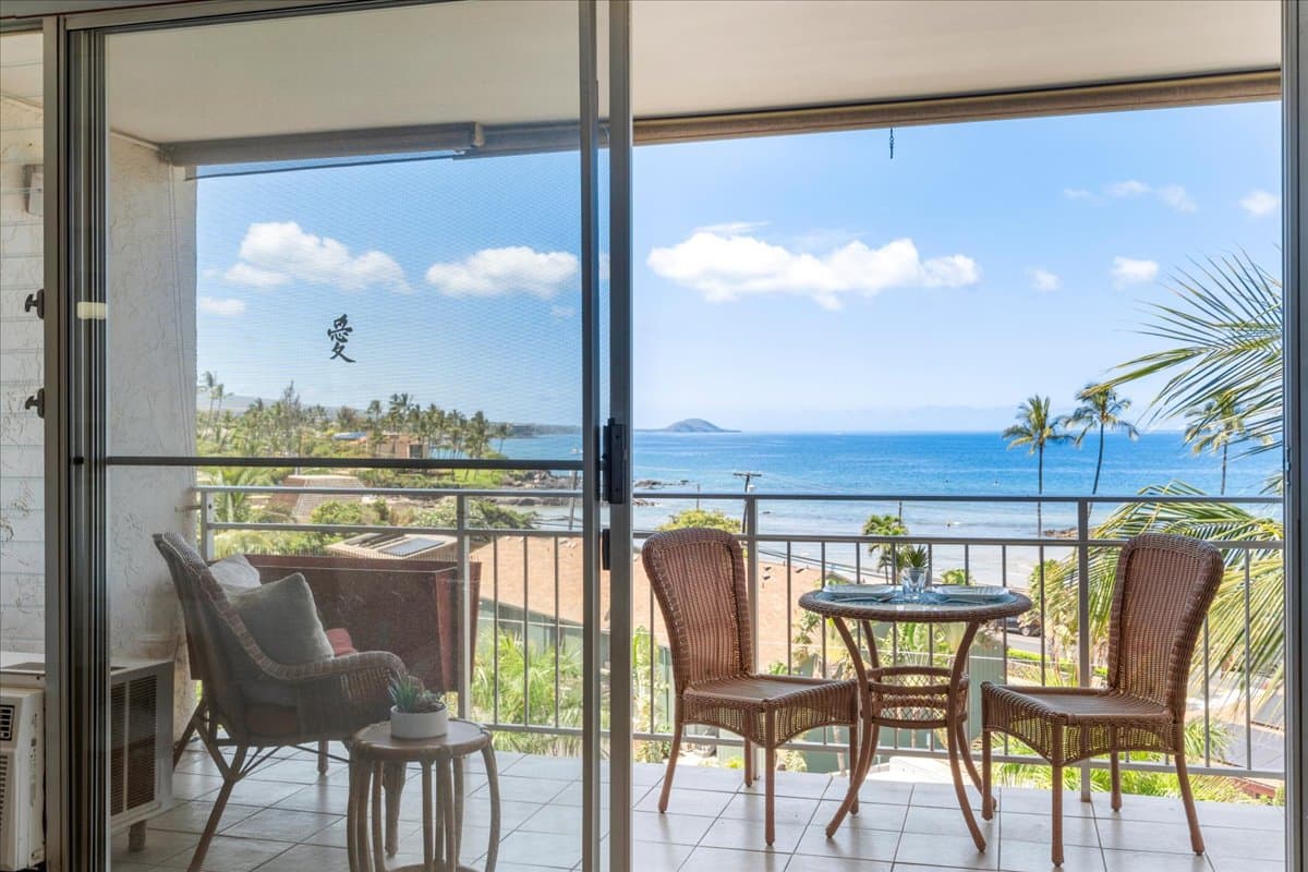 Condo in Kihei · ★4.7 · 2 bedrooms · 2 beds · 2 shared baths - Photo 4