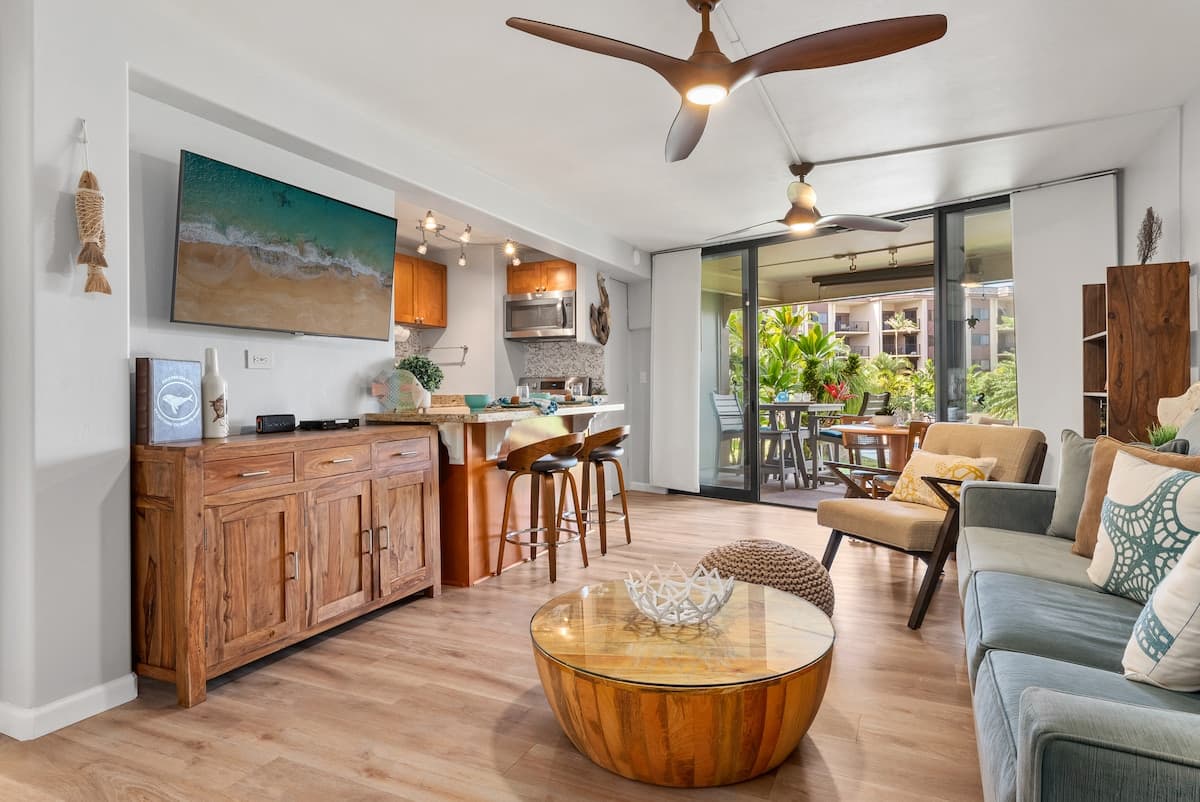Condo in Lahaina · ★4.63 · 1 bedroom · 2 beds · 1 shared bath - Photo 2