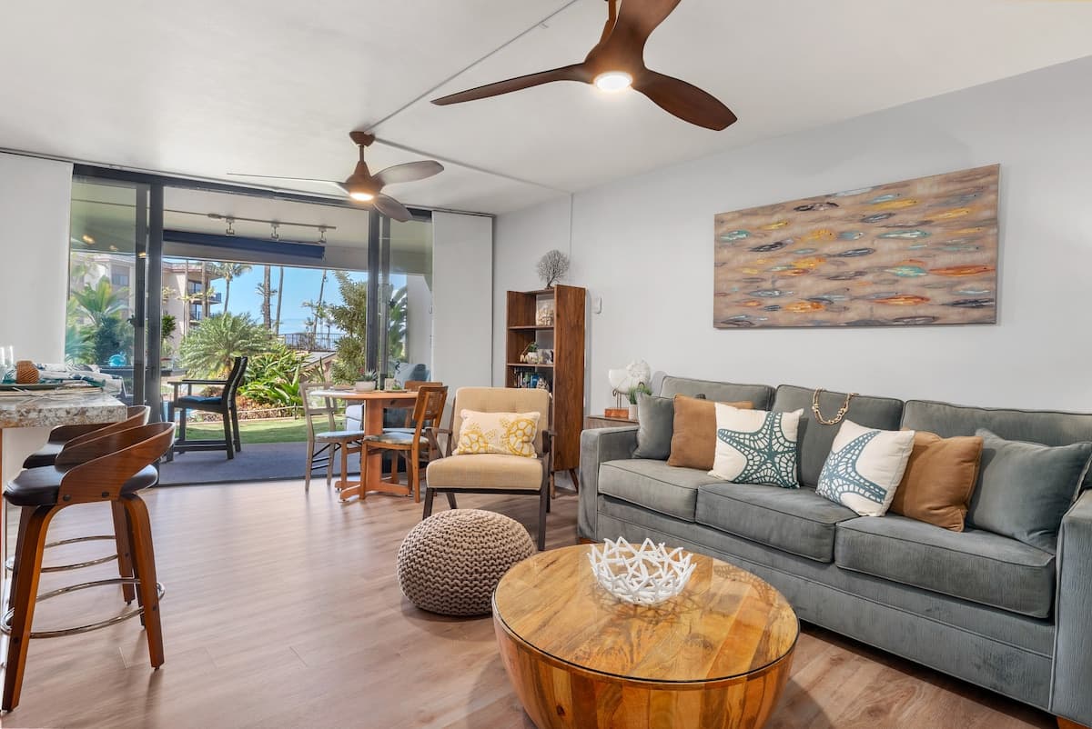 Condo in Lahaina · ★4.63 · 1 bedroom · 2 beds · 1 shared bath - Photo 5