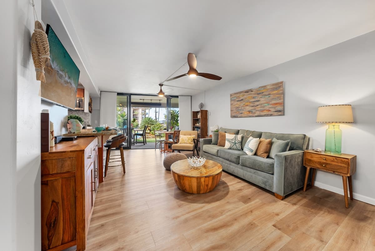Condo in Lahaina · ★4.63 · 1 bedroom · 2 beds · 1 shared bath - Photo 4