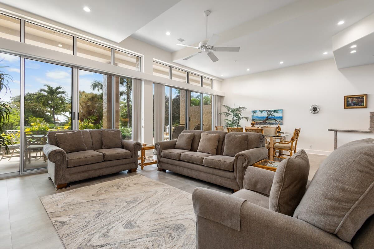 Condo in Lahaina · ★5.0 · 2 bedrooms · 3 beds · 2.5 baths - Photo 2