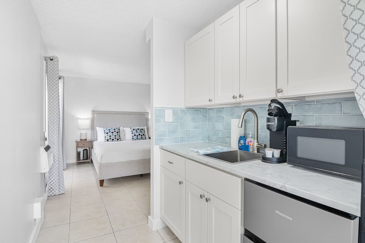 Condo in Honolulu · ★4.56 · 1 bedroom · 1 bed · 1 private bath - Photo 2