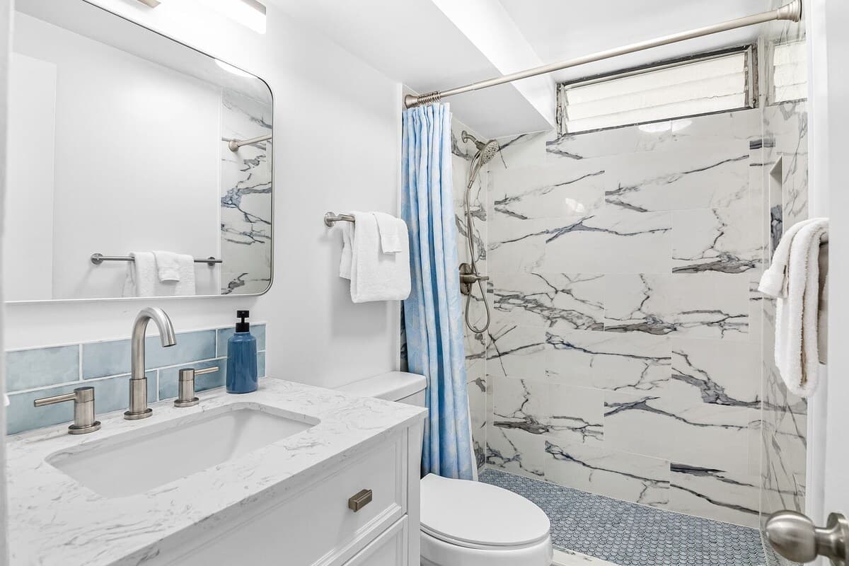 Condo in Honolulu · ★4.56 · 1 bedroom · 1 bed · 1 private bath - Photo 4