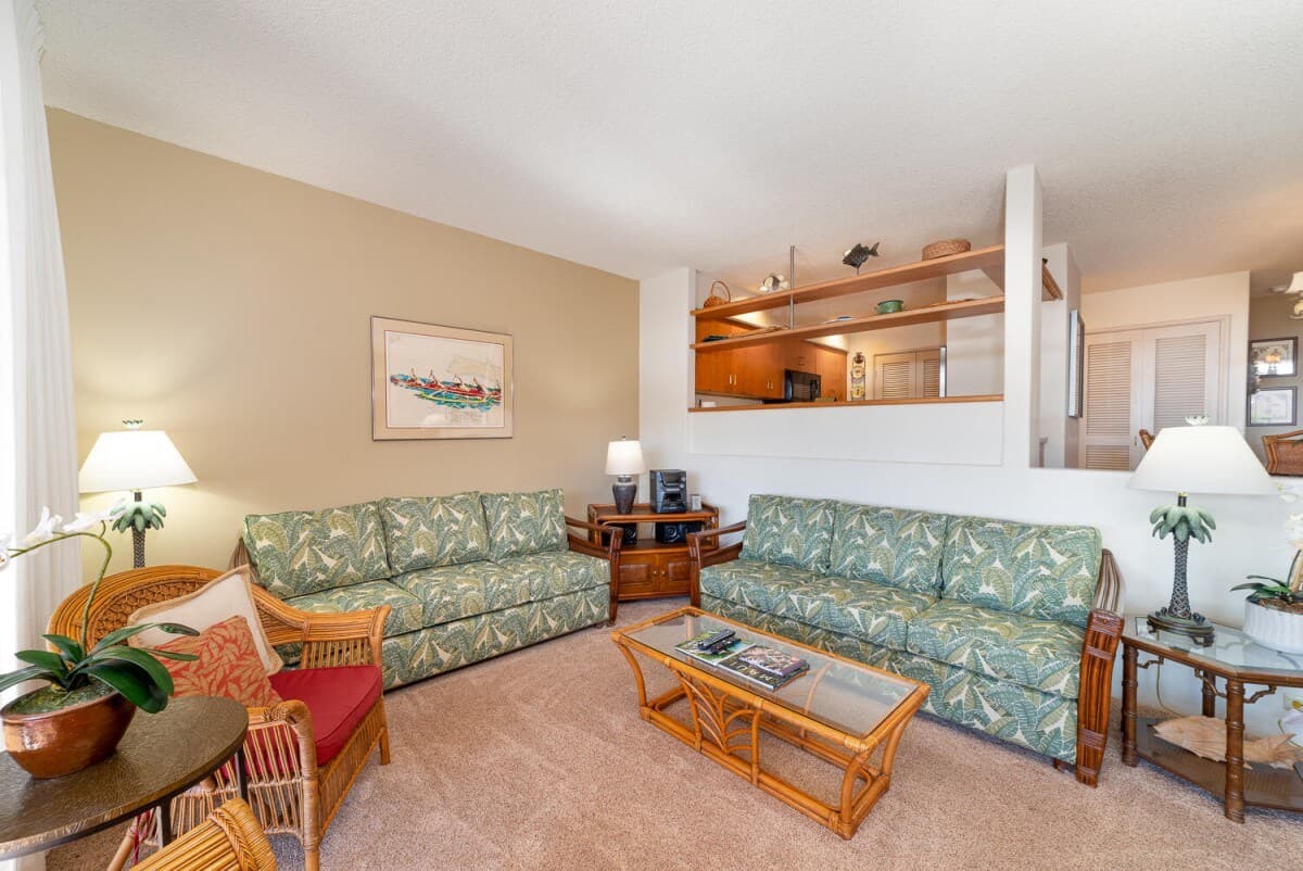 Condo in Lahaina · ★5.0 · 2 bedrooms · 4 beds · 2 baths - Photo 3