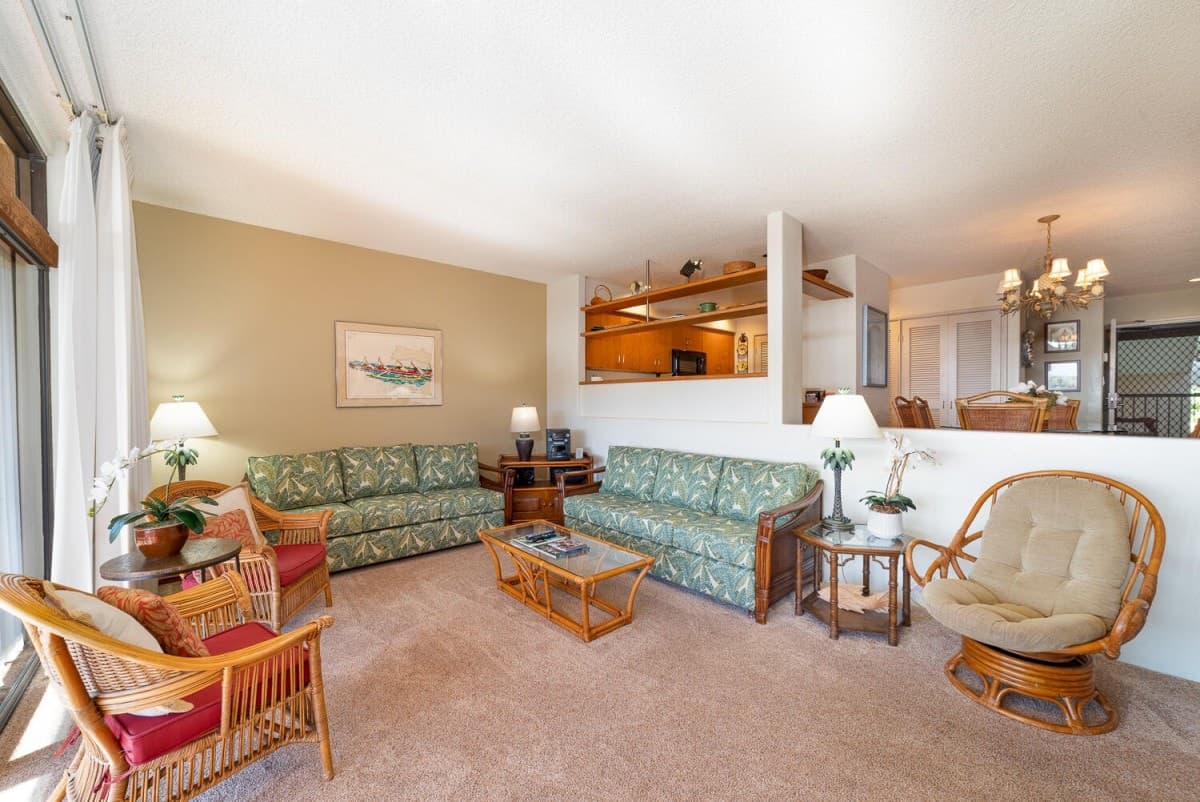 Condo in Lahaina · ★5.0 · 2 bedrooms · 4 beds · 2 baths - Photo 2