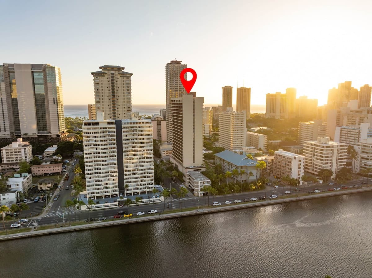 *Honu Hale: Penthouse 2 BDR Ocean View Waikiki* - Photo 4