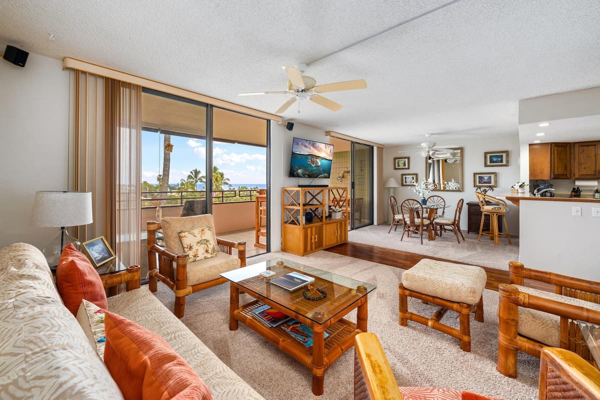 Condo in Kailua-Kona · ★4.57 · 2 bedrooms · 3 beds · 2 shared baths - Photo 1