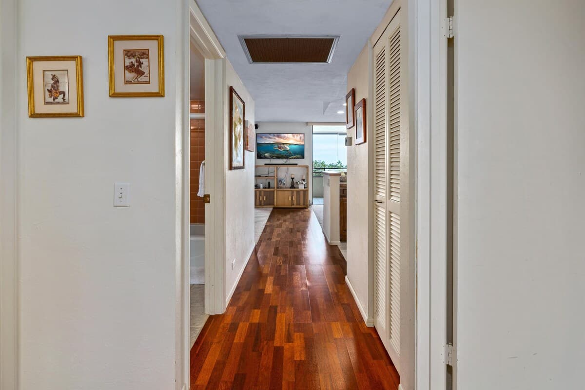 Condo in Kailua-Kona · ★4.57 · 2 bedrooms · 3 beds · 2 shared baths - Photo 4