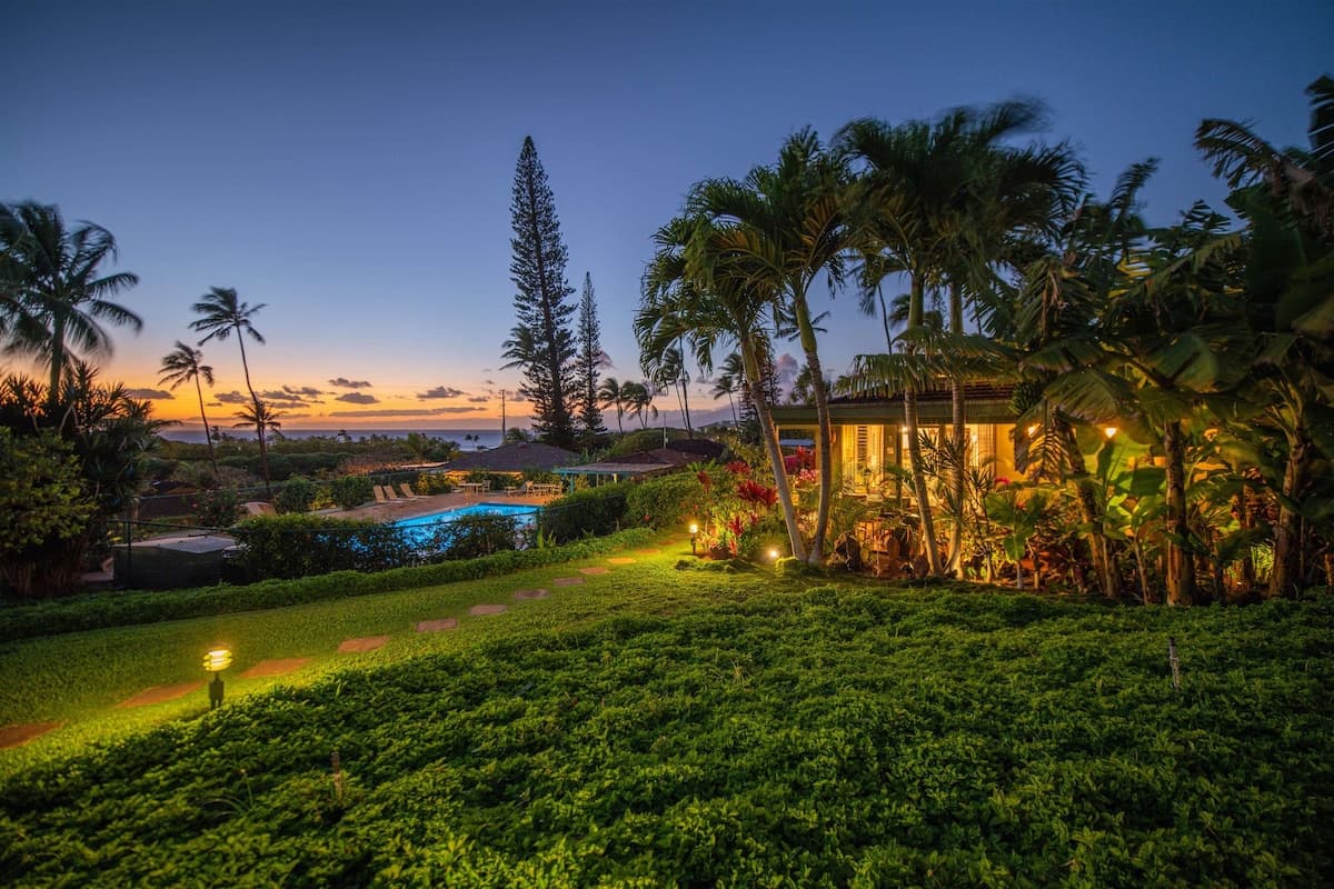 Condo in Lahaina · ★4.75 · 3 bedrooms · 2 beds · 2 baths - Photo 2