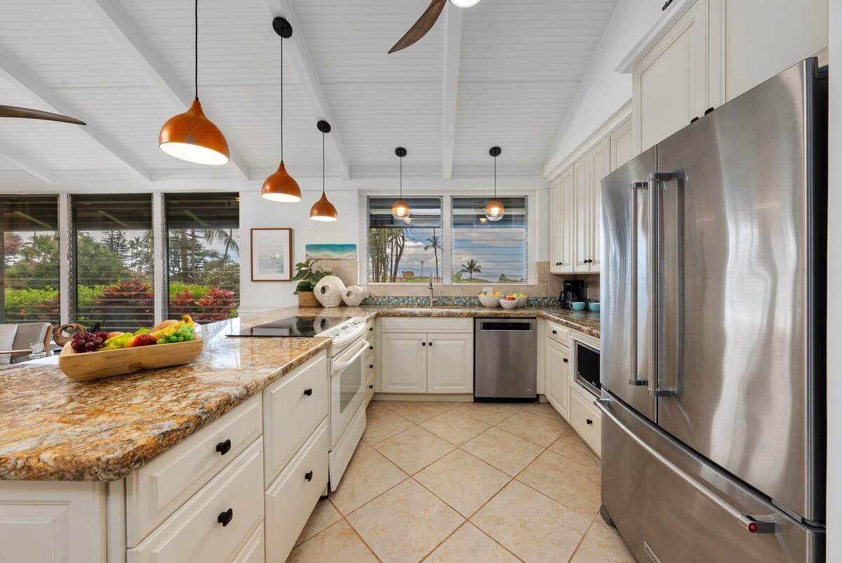 Condo in Lahaina · ★4.75 · 3 bedrooms · 2 beds · 2 baths - Photo 3