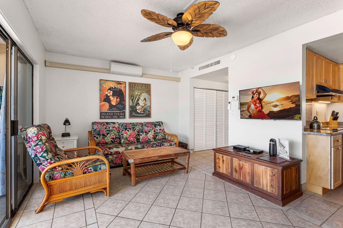 Condo in Kailua-Kona · ★5.0 · 1 bedroom · 2 beds · 1 private bath - Photo 4