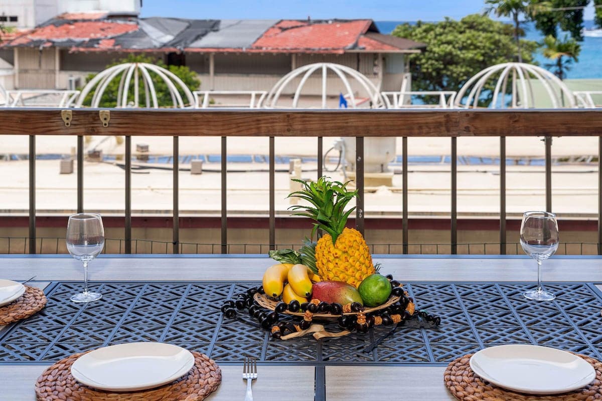Condo in Kailua-Kona · ★5.0 · 1 bedroom · 2 beds · 1 private bath - Photo 1