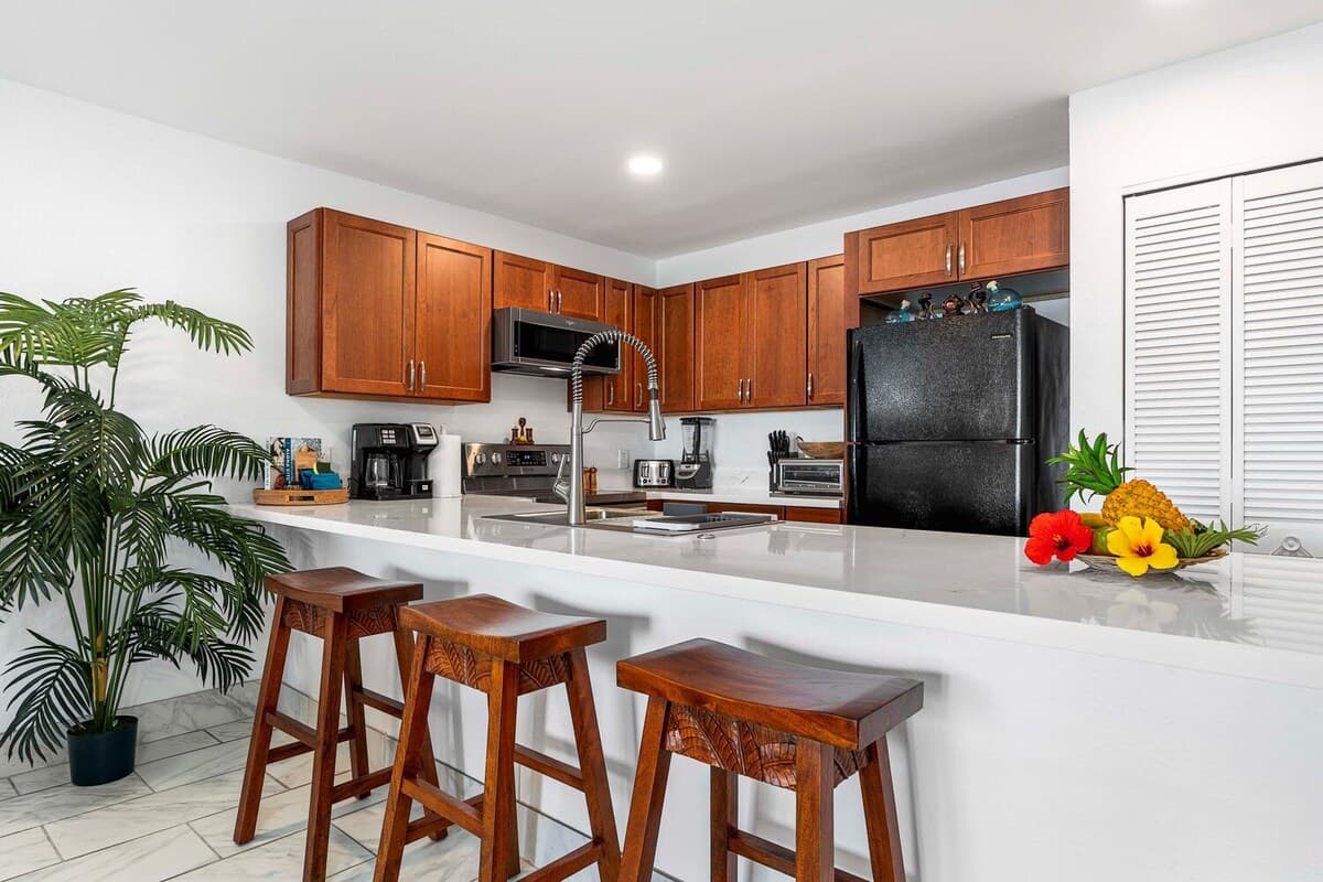 Condo in Kailua-Kona · ★4.35 · 2 bedrooms · 3 beds · 2 baths - Photo 4