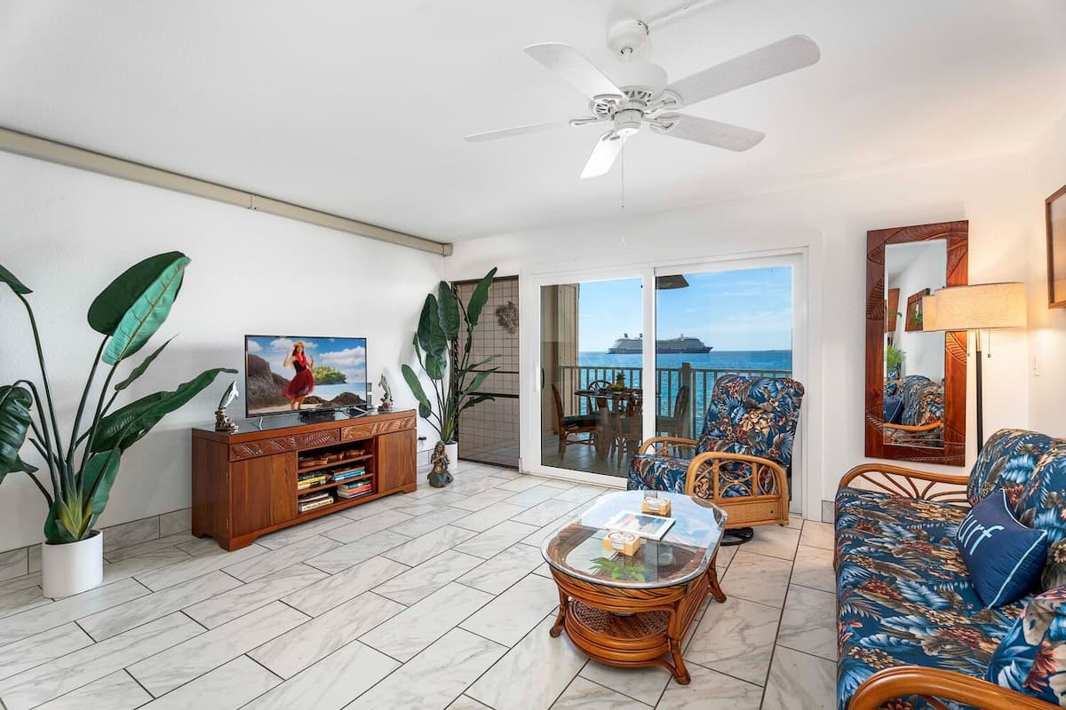Condo in Kailua-Kona · ★4.35 · 2 bedrooms · 3 beds · 2 baths - Photo 3