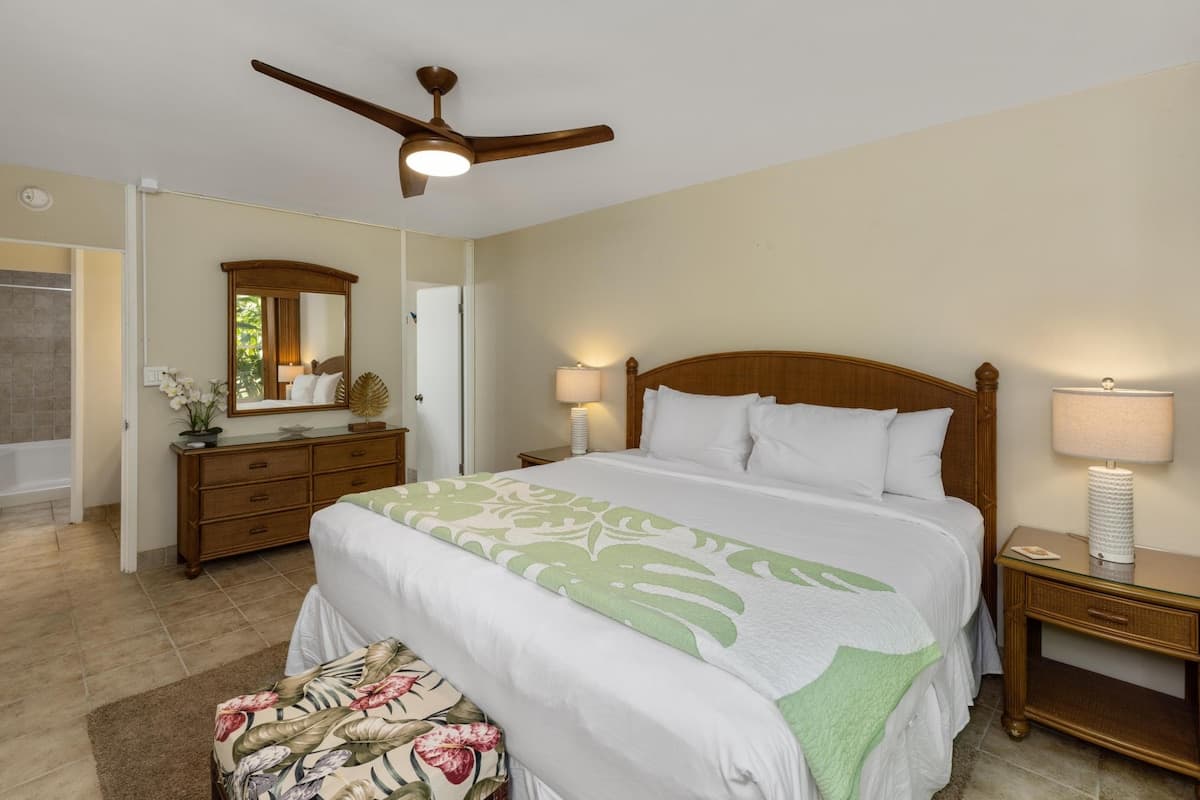 Home in Lahaina · ★4.83 · 2 bedrooms · 4 beds · 2 private baths - Photo 2