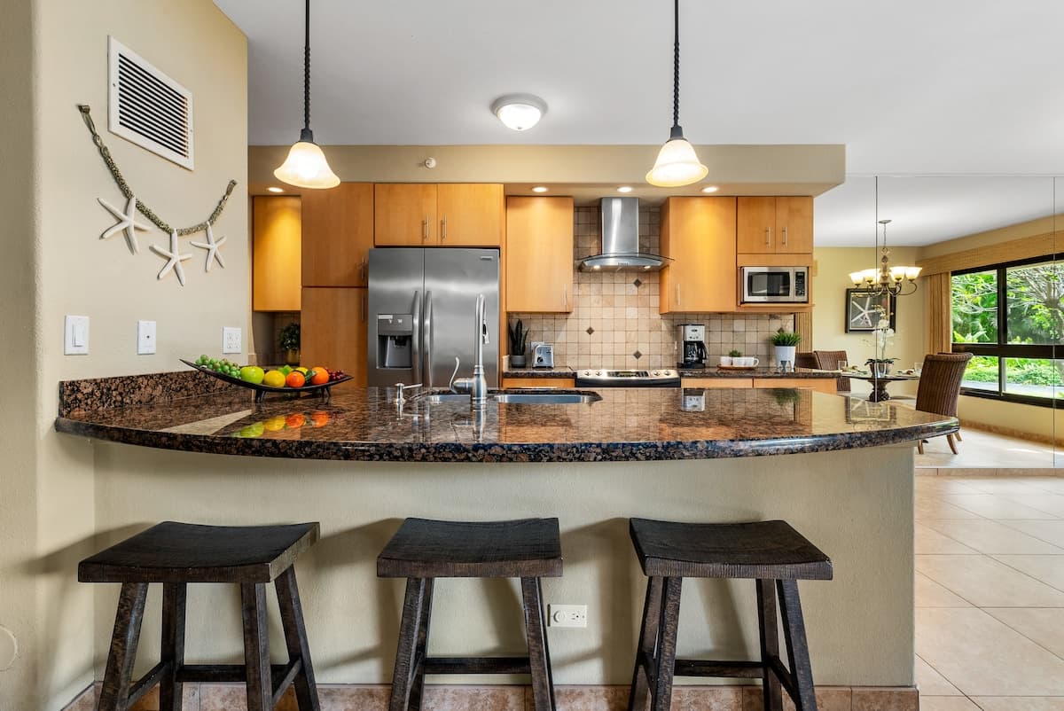 Condo in Lahaina · ★4.68 · 2 bedrooms · 2 beds · 2 baths - Photo 2