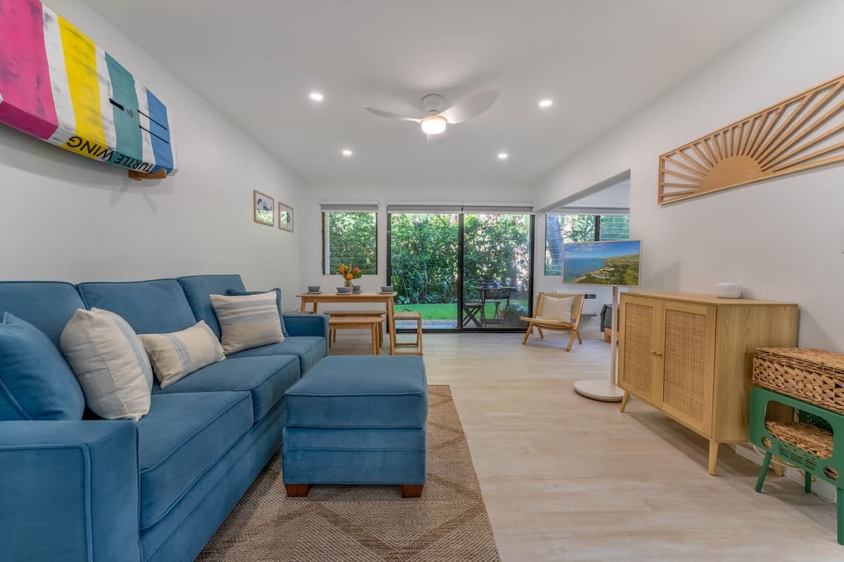 Condo in Wailuku · ★4.95 · 1 bedroom · 2 beds · 1 shared bath - Photo 3