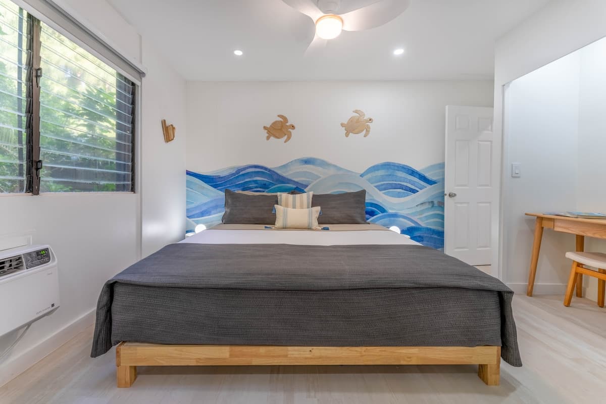 Condo in Wailuku · ★4.95 · 1 bedroom · 2 beds · 1 shared bath - Photo 2