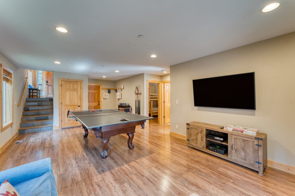 Lake Tahoe Cabin with Hot Tub & Putting Green - Photo 4