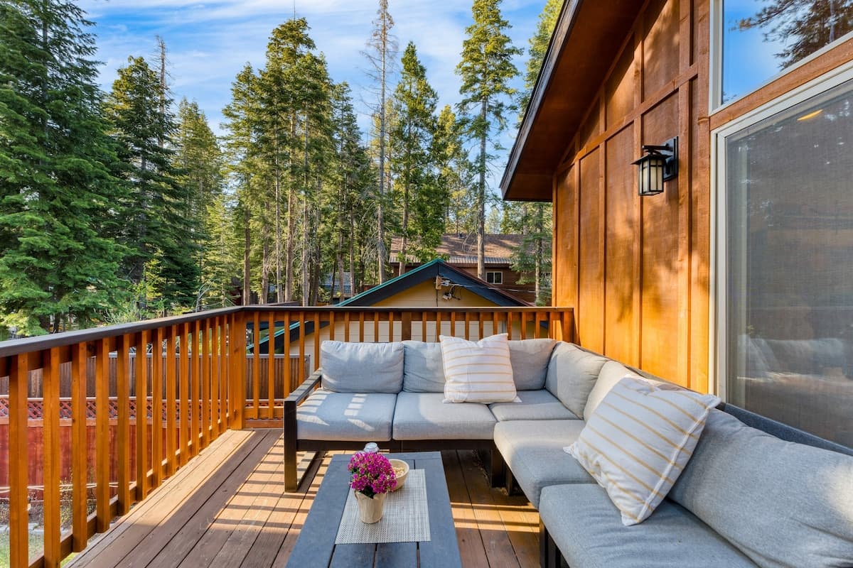 Lake Tahoe Cabin with Hot Tub & Putting Green - Photo 3