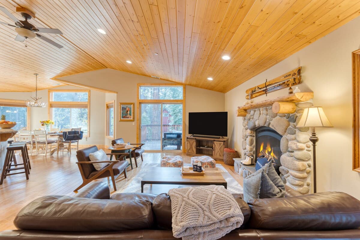 Lake Tahoe Cabin with Hot Tub & Putting Green - Photo 2