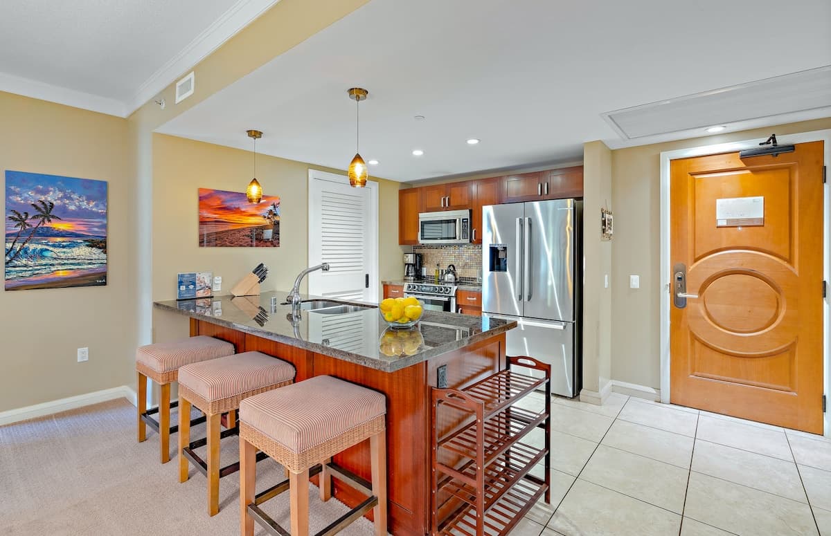 Condo in Lahaina · ★4.95 · 2 bedrooms · 3 beds · 2 baths - Photo 5