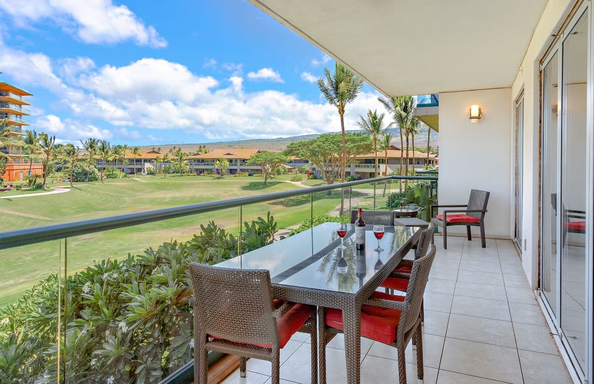 Condo in Lahaina · ★4.95 · 2 bedrooms · 3 beds · 2 baths - Photo 4