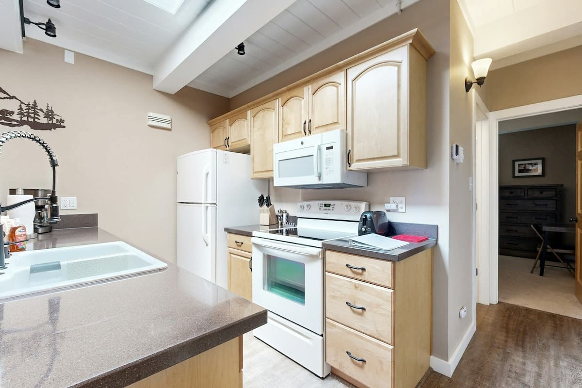 Condo in Incline Village · ★4.56 · 3 bedrooms · 3 beds · 2 private baths - Photo 5