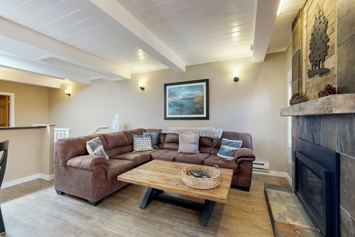 Condo in Incline Village · ★4.56 · 3 bedrooms · 3 beds · 2 private baths - Photo 1