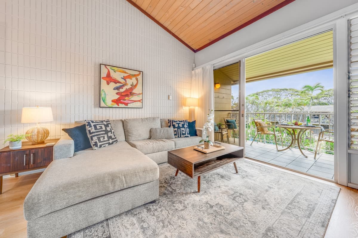 Condo in Lahaina · ★4.74 · 1 bedroom · 2 beds · 1 bath - Photo 4