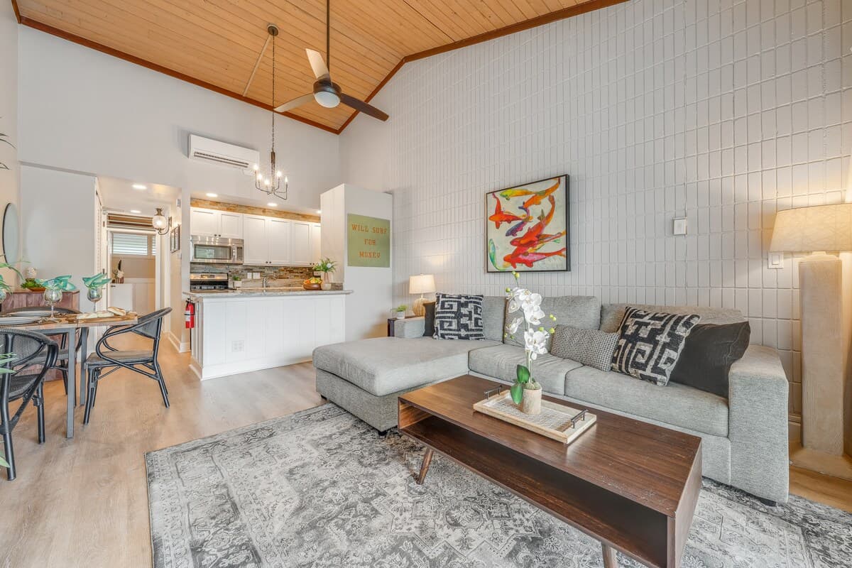 Condo in Lahaina · ★4.74 · 1 bedroom · 2 beds · 1 bath - Photo 3