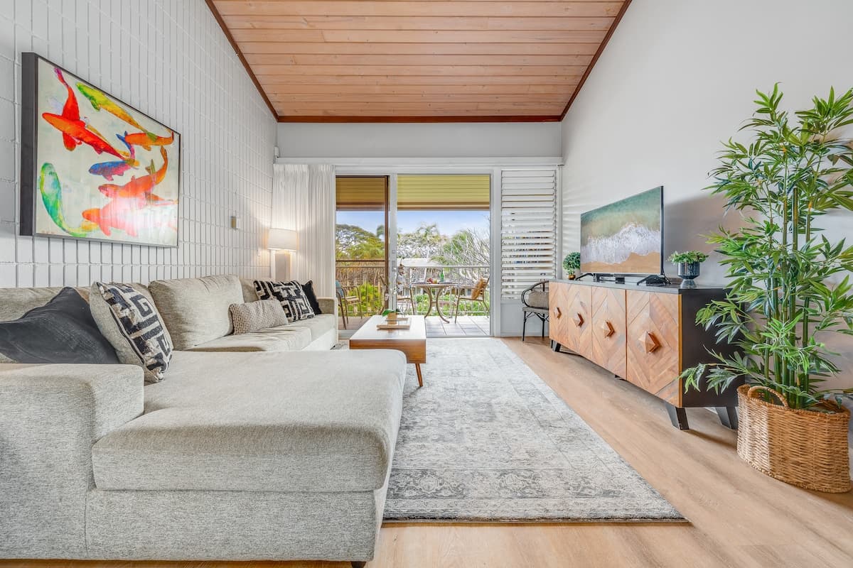 Condo in Lahaina · ★4.74 · 1 bedroom · 2 beds · 1 bath - Photo 5