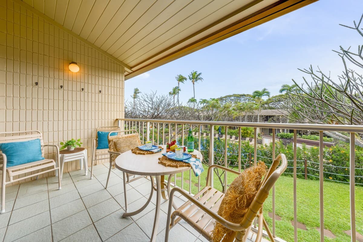 Condo in Lahaina · ★4.74 · 1 bedroom · 2 beds · 1 bath - Photo 1