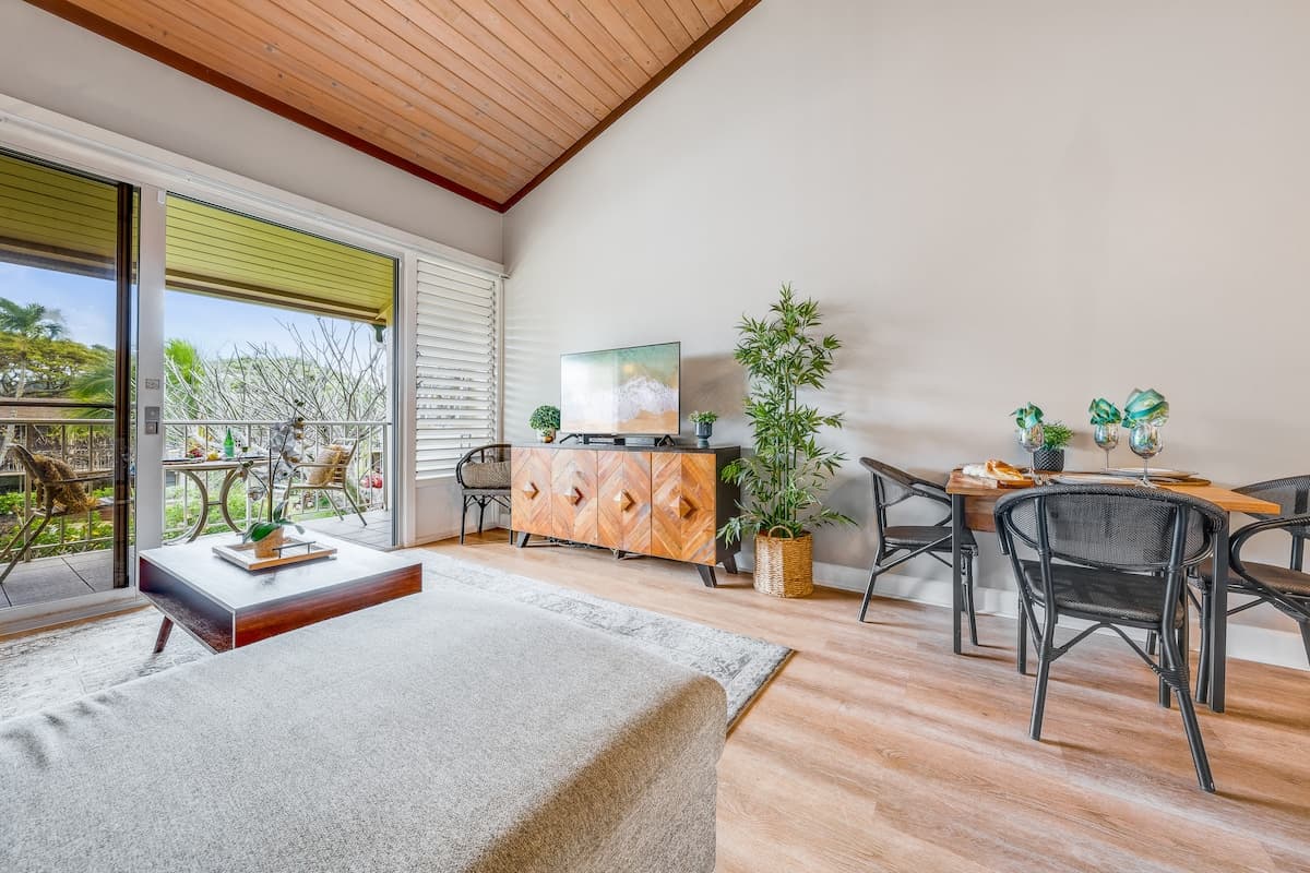 Condo in Lahaina · ★4.74 · 1 bedroom · 2 beds · 1 bath - Photo 2