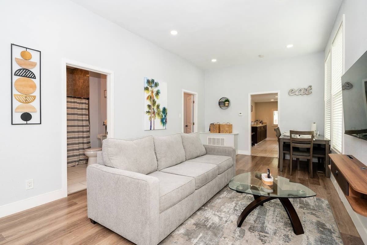 Japantown Home with High Ceilings & Fast Wi-Fi - Photo 3