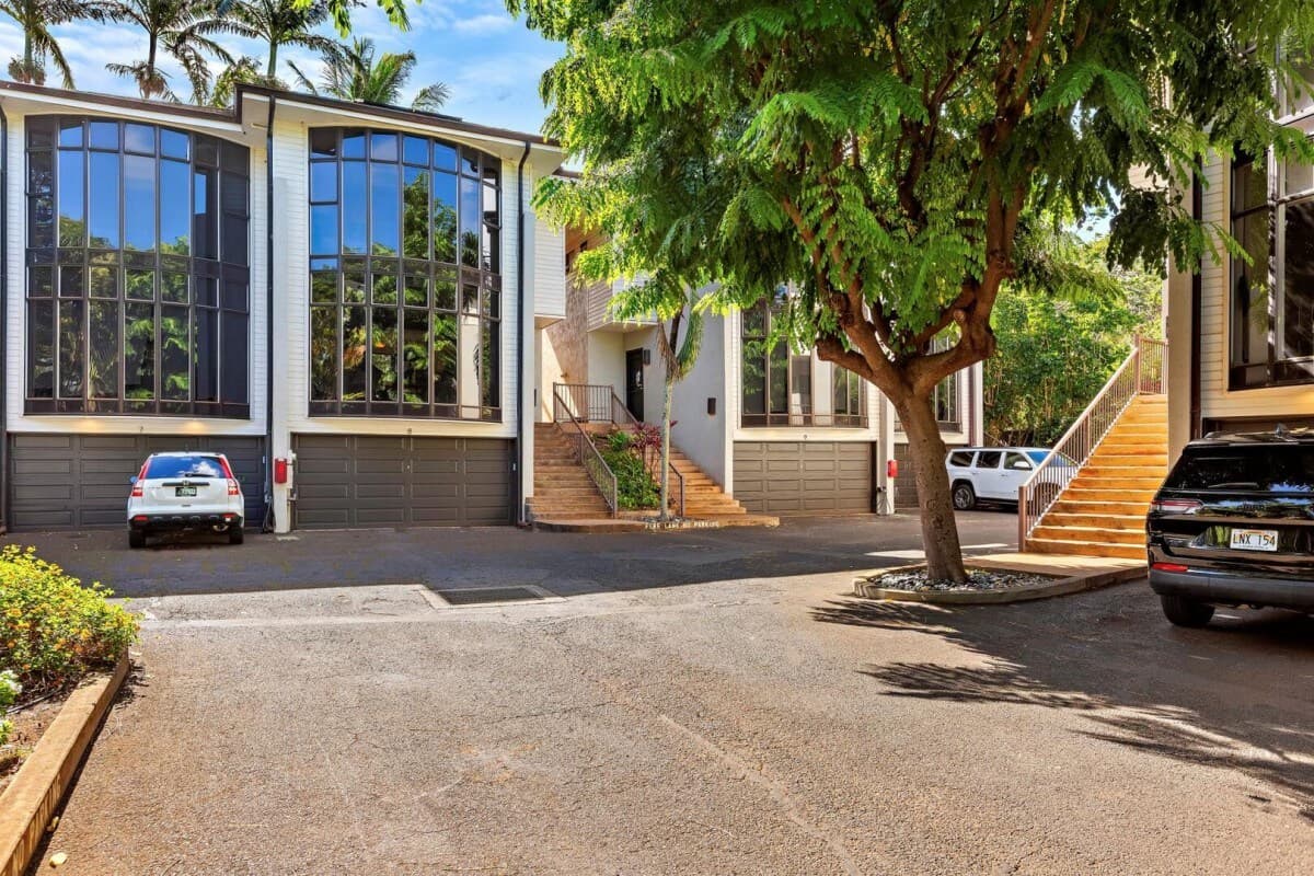 Condo in Lahaina · ★5.0 · 3 bedrooms · 5 beds · 2.5 private baths - Photo 3