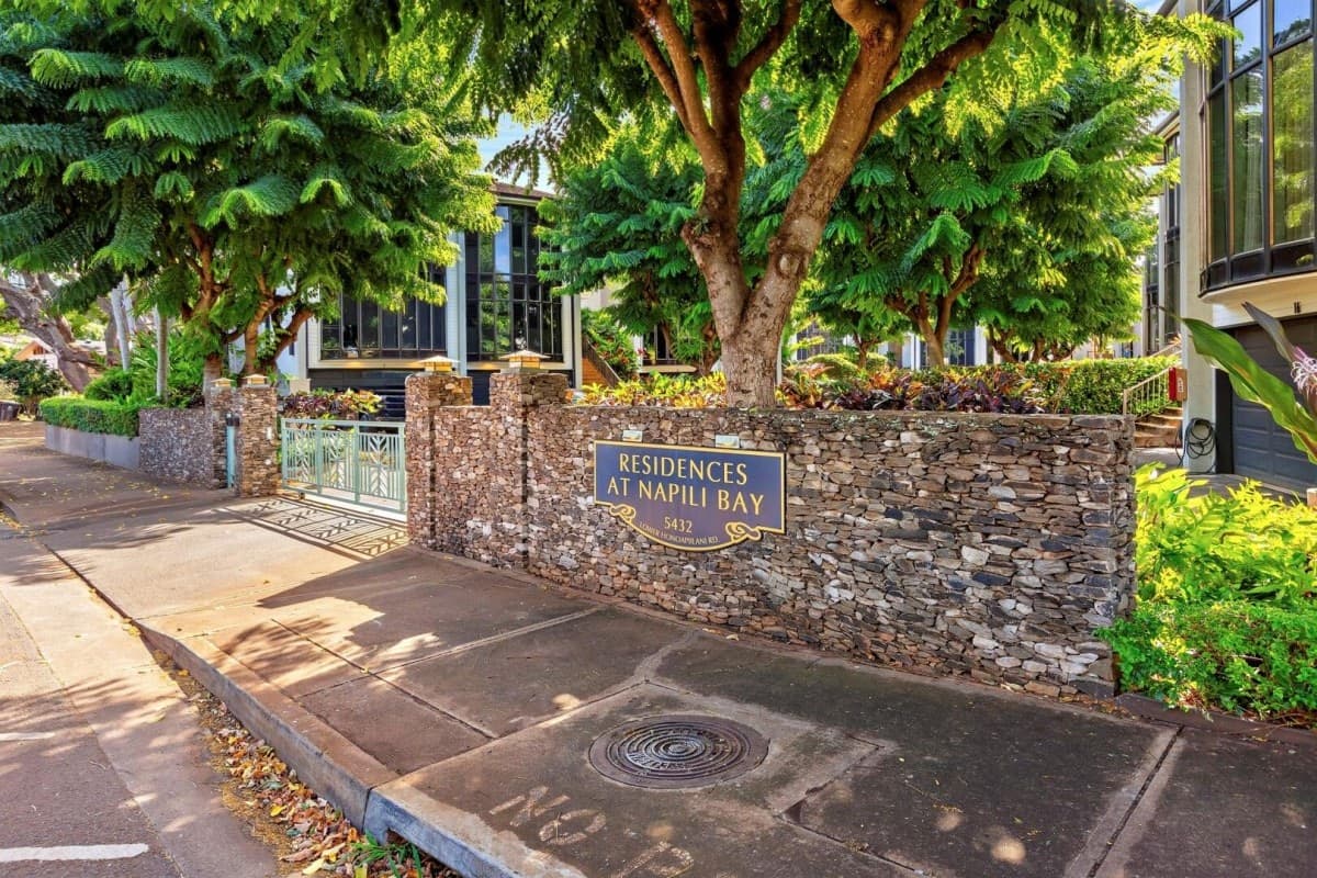 Condo in Lahaina · ★5.0 · 3 bedrooms · 5 beds · 2.5 private baths - Photo 1