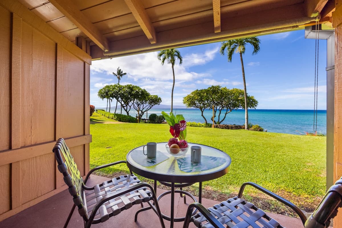 Condo in Lahaina · ★5.0 · 1 bedroom · 2 beds · 1 shared bath - Photo 1