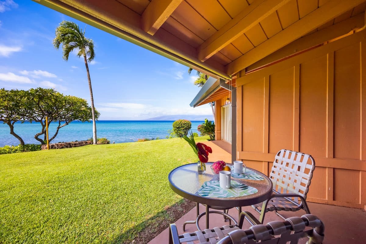 Condo in Lahaina · ★5.0 · 1 bedroom · 2 beds · 1 shared bath - Photo 2