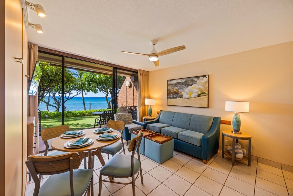 Condo in Lahaina · ★4.67 · 1 bedroom · 2 beds · 1 shared bath - Photo 1
