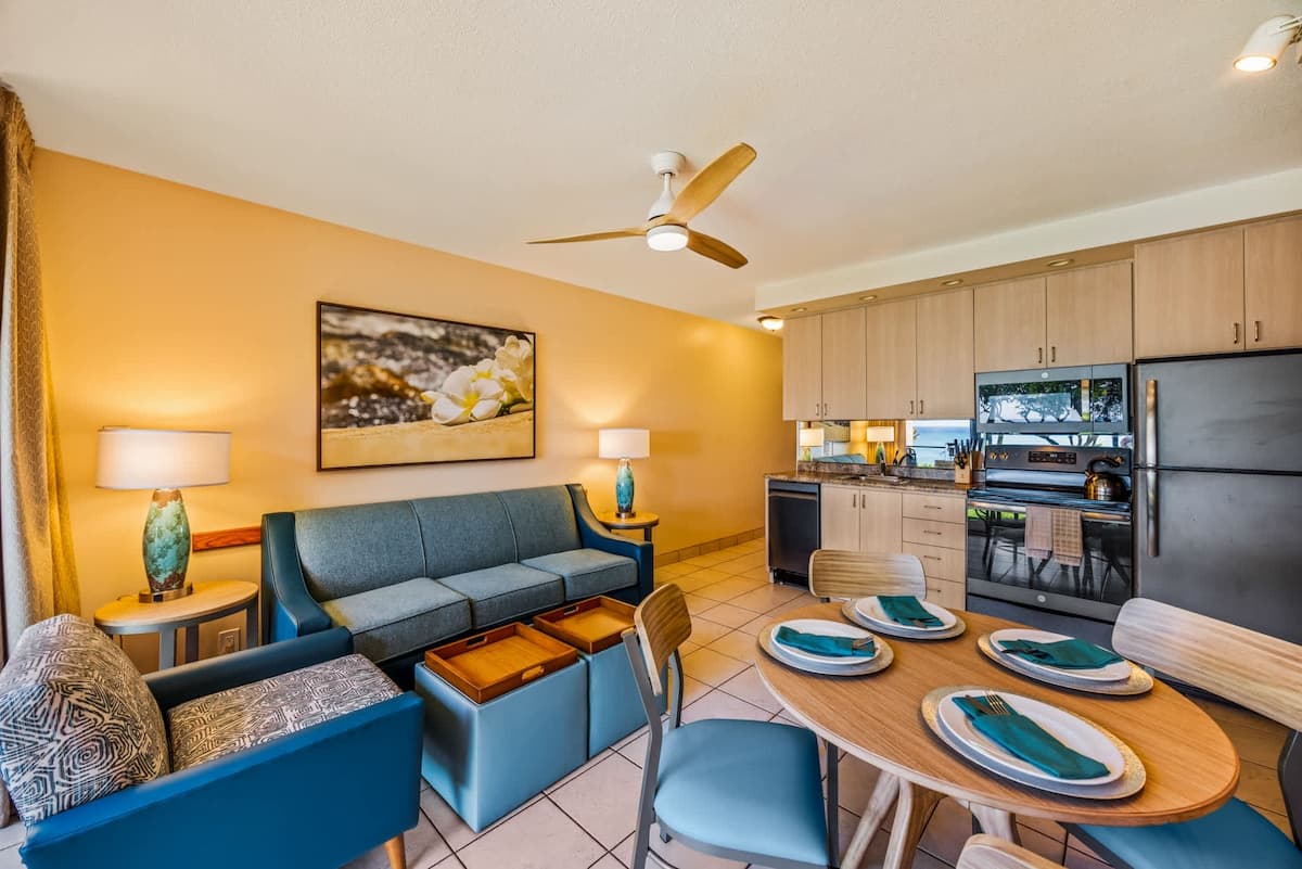 Condo in Lahaina · ★4.67 · 1 bedroom · 2 beds · 1 shared bath - Photo 5
