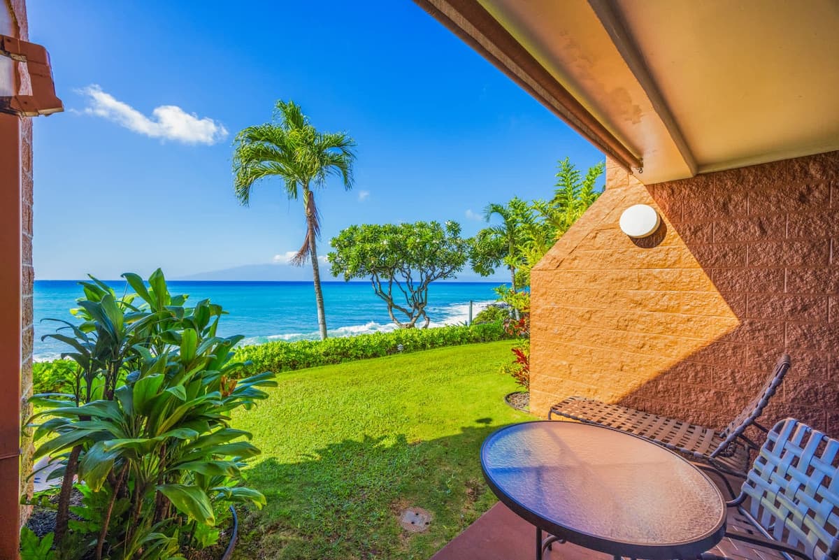 Condo in Lahaina · ★4.89 · 1 bedroom · 2 beds · 1 private bath - Photo 3