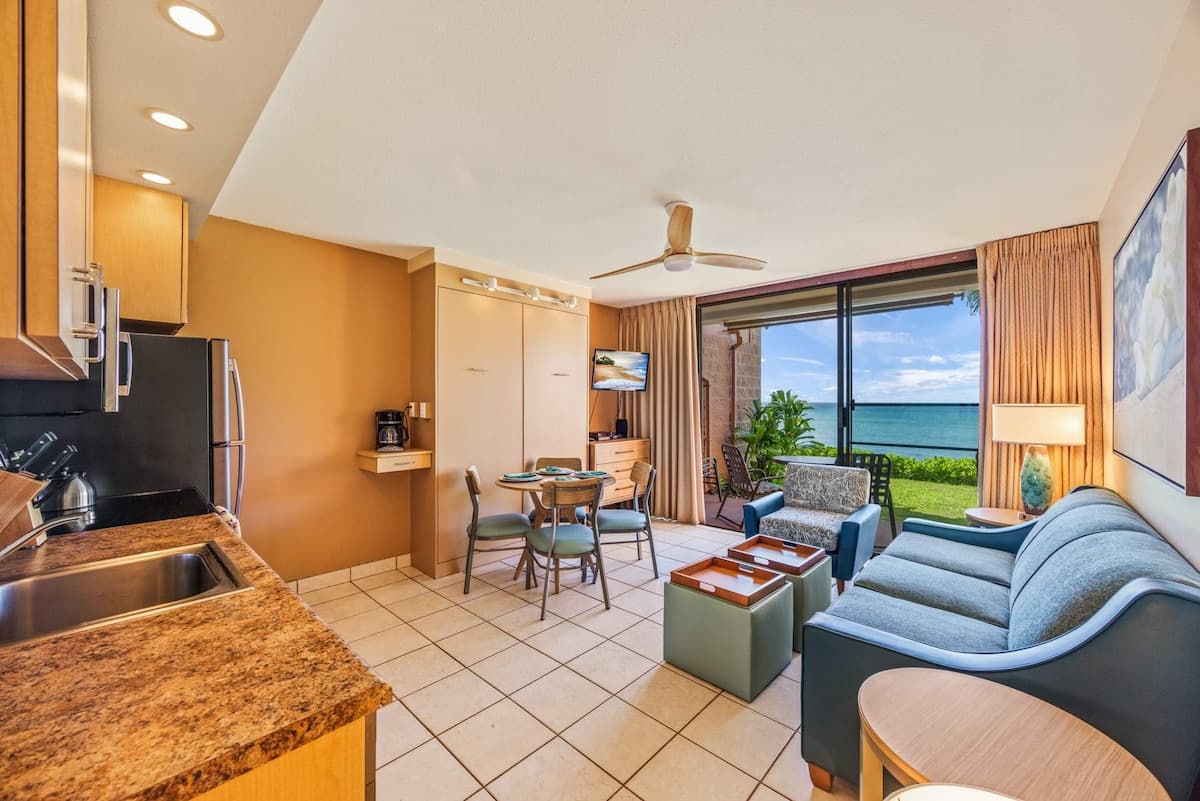 Condo in Lahaina · ★4.89 · 1 bedroom · 2 beds · 1 private bath - Photo 1