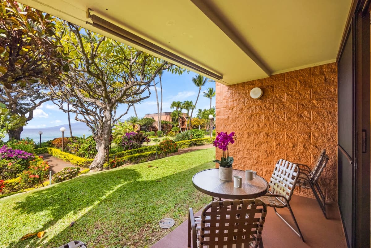 Condo in Lahaina · ★4.89 · 1 bedroom · 2 beds · 1 shared bath - Photo 3