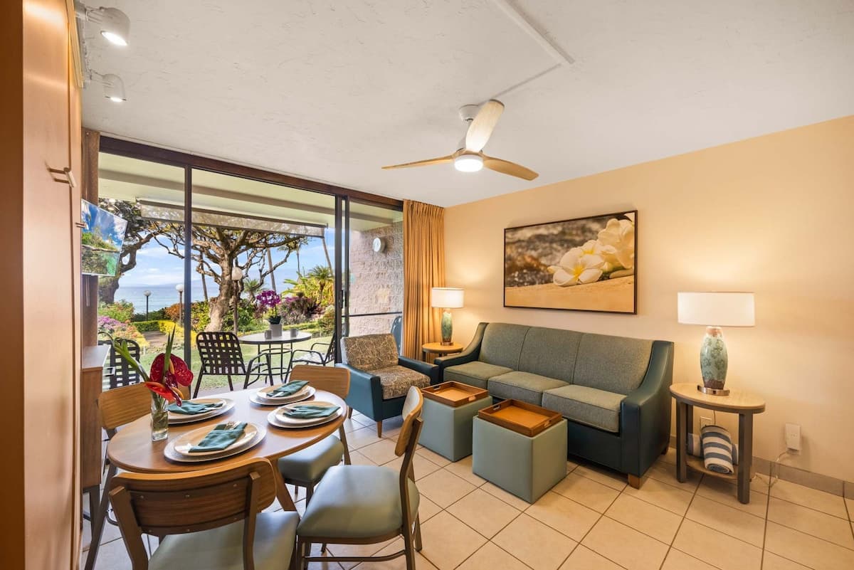 Condo in Lahaina · ★4.89 · 1 bedroom · 2 beds · 1 shared bath - Photo 1