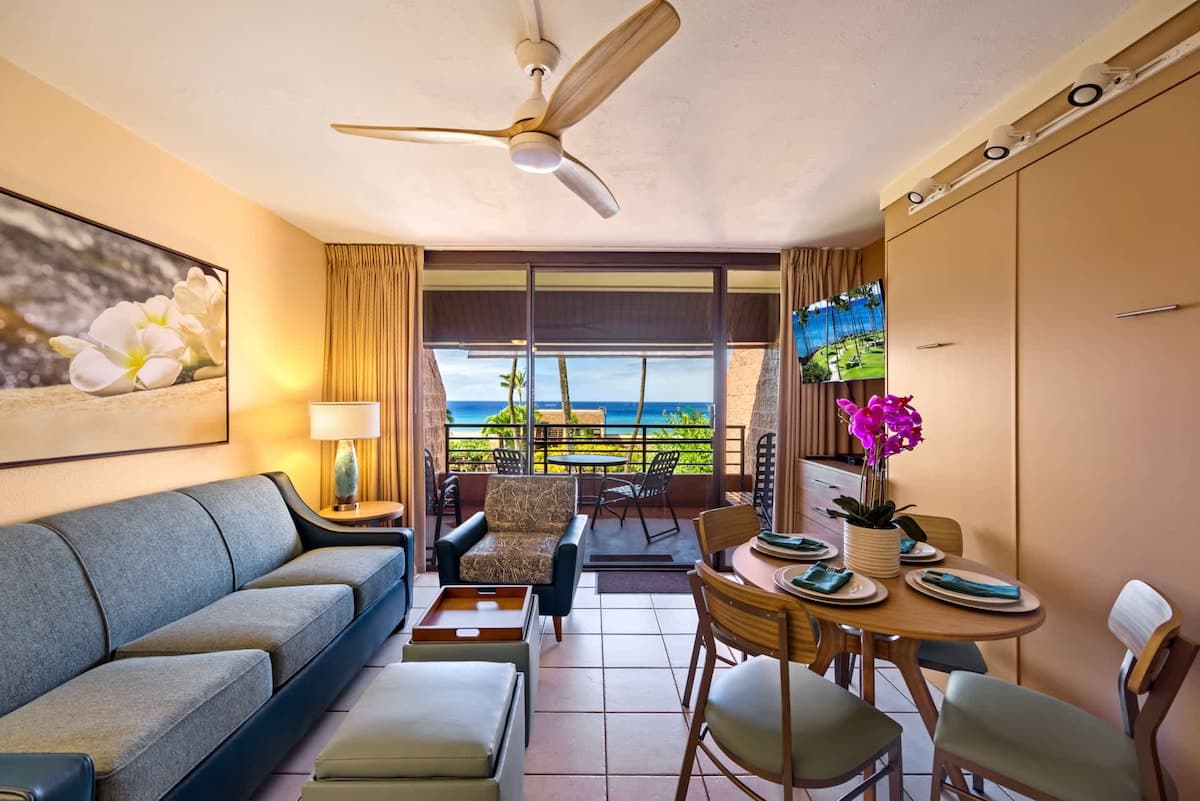 Condo in Lahaina · ★4.95 · 1 bedroom · 2 beds · 1 shared bath - Photo 1