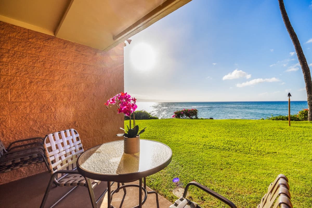 Condo in Lahaina · ★4.73 · 1 bedroom · 2 beds · 1 shared bath - Photo 4