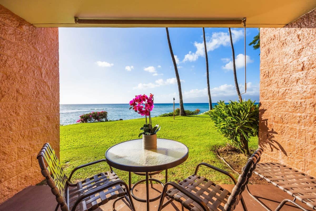 Condo in Lahaina · ★4.73 · 1 bedroom · 2 beds · 1 shared bath - Photo 2